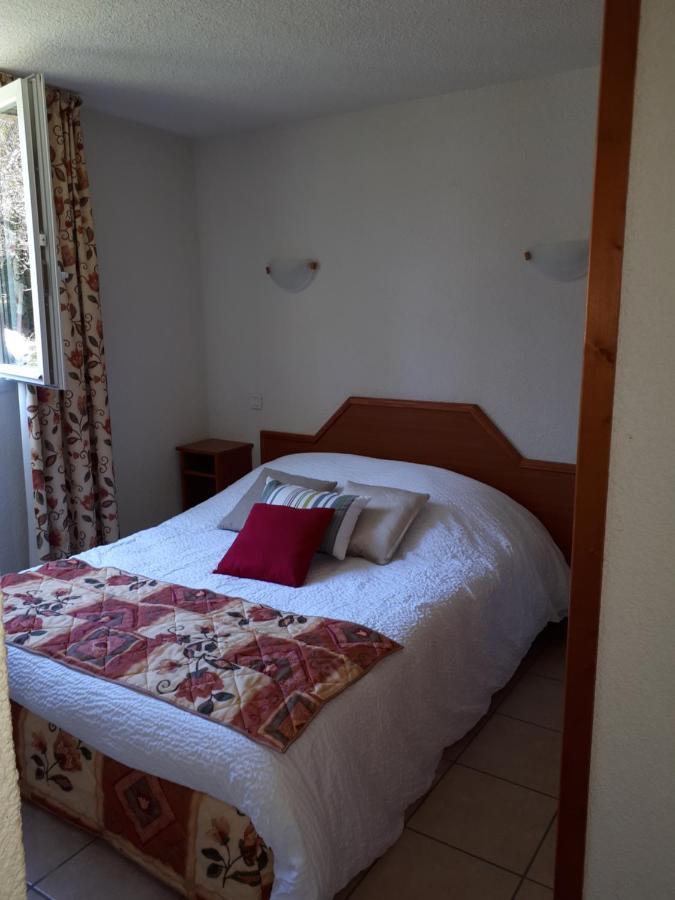 Logis Hotel Le Ceans Orpierre Exterior photo
